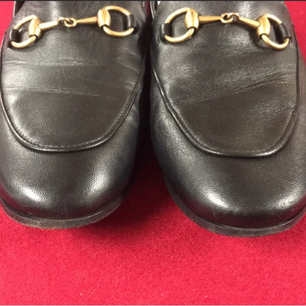 Gucci Black Leather Loafers with Gold Horsebit - Picture 6 of 13